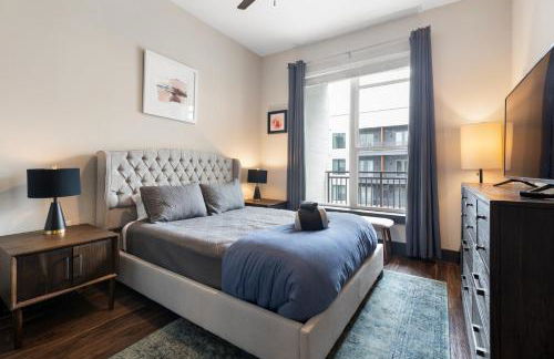 Modern Comfort North Austin with Balcony and Workspace - Foto 31