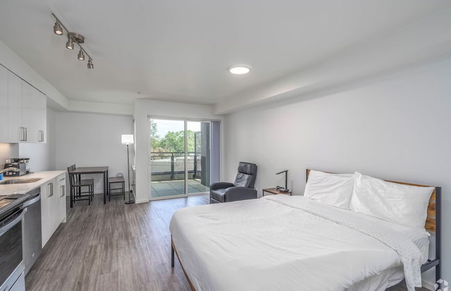 Modern Studio Steps to UW - Foto 10