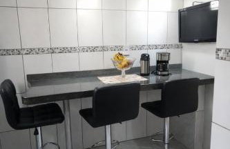 Casa com Piscina e Jardim, Próxima da Praia Brava - Foto 4