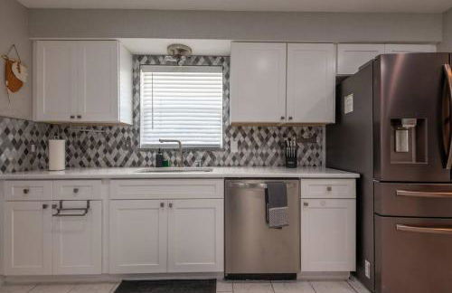 Cruise Haven with Pool, 15 Min to Port Canav & Beach - Foto 5