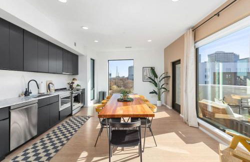 Penthouse Condo on River with Garage and Patio, Walk Downtown - Foto 2