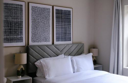 Sleeps 22 • Modern Multi-Unit • Gym • Workspaces - Photo 36