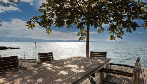 LAKESIDE LODGE - Photo 4