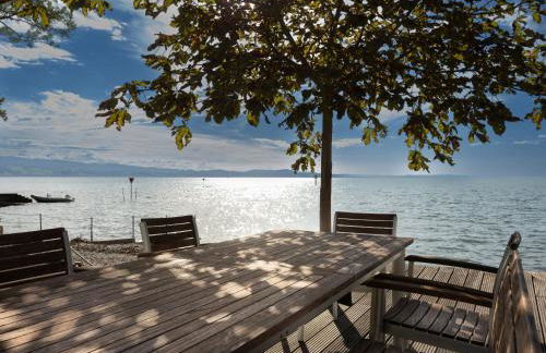 LAKESIDE LODGE - Photo 4