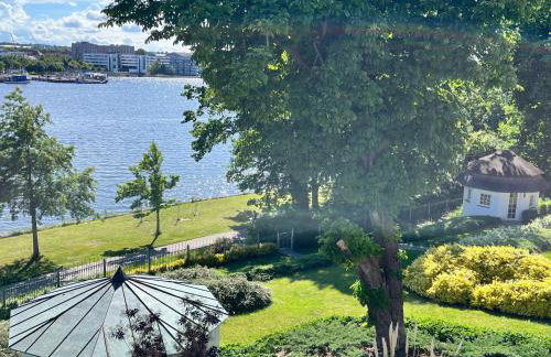 Beste Lage mit Warnowblick - großer Balkon, zwei Schlafzimmer, Aufzug, Stellplatz - Foto 5