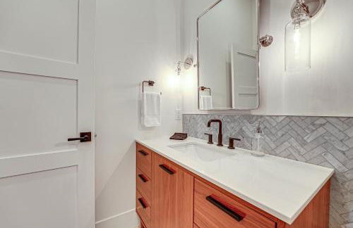 Downtown Grand Haven Condo - Walk to Boardwalk! - Foto 12