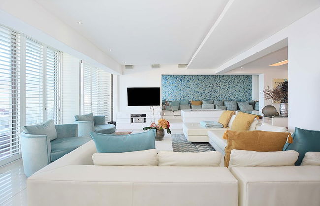 Villa Bleu Blanc in Camps Bay With Pool and Views - Foto 5