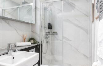 Tranquil 2-Bed Apartment, Balcony, Sleeps 6, 7 Minute Drive to King's Cross St Pancras - By City Peace - Foto 13