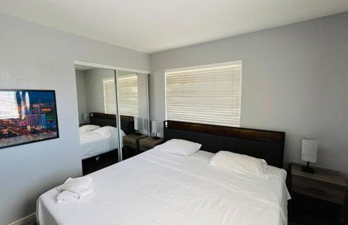 Stylish King with optional bunk or Work Desk w/TV - Foto 19