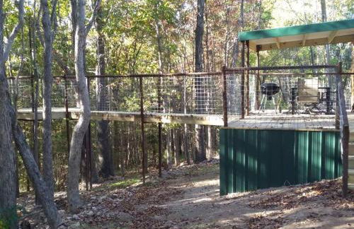 Cabin with a tree house on a buffalo farm . - Foto 14