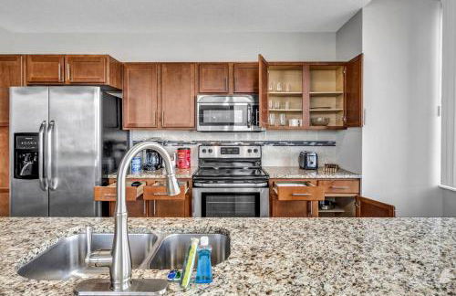 14th Floor Lux Downtown Condo w/ LAKE VIEWS & Gym - Photo 21