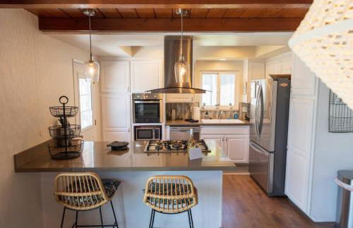 4Bd, putt putt, turf, grill, fire pit & more! - Photo 14