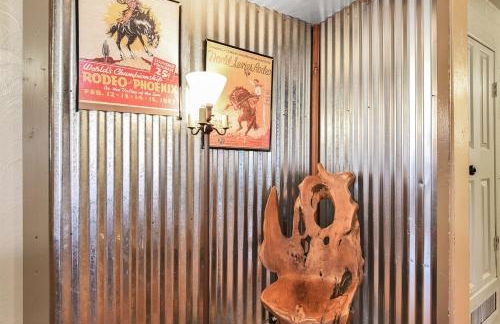 Rustic Adventure w Historic Log Cabin Forest Views 20 minutes from Flagstaff Now with Wi-Fi - Foto 4