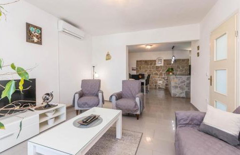 6 Bedroom Lovely Home In Ceranje Gornje - Foto 7