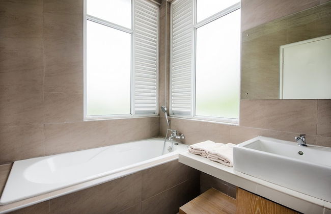 New Corner Shamrock Beach Villas Seaview - Photo 27