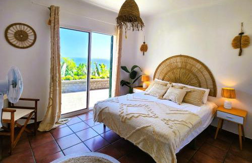 Villa Ocean Wave Calheta - Oversized Pool & Stunning Ocean Views - Photo 16