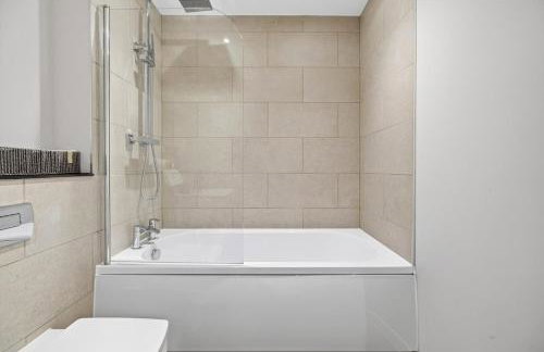 Stunning 2BR Apartment Cardiff Bay with Balcony - Foto 10