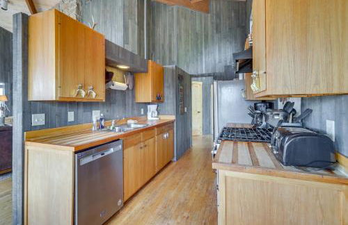 Panoramic Mountain-View Retreat with Hot Tub and Deck! - Foto 8