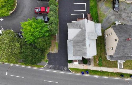 988 - 2 4BR Boston Cozy Getaway near Geneva Cliffs - Foto 28