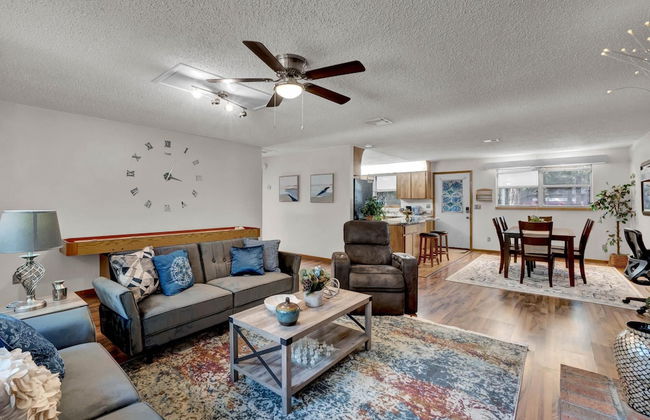 Uhost AI 4BR Retreat Hot Tub Firepit - Foto 1