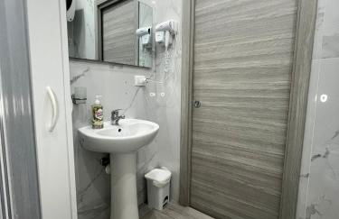 Dimora di Antonietta Room - near Train Station & Wi-Fi - Foto 8