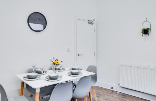 Spacious 4 Bedroom house near Leeds CC - Foto 21