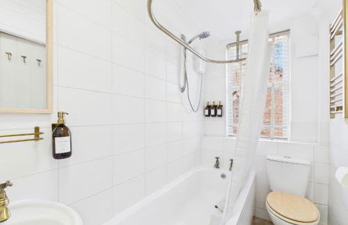 Cosy Chester Cottage - Quaint Stay Sleeps 2-5 - Photo 17