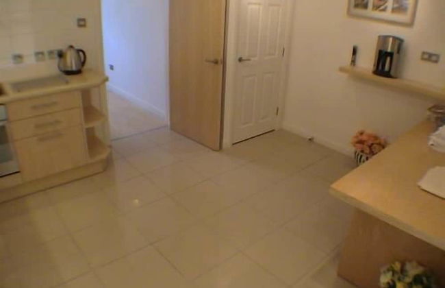 Earle House Serviced Apartments - Photo 16