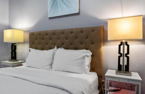 Entire Private Home with 5 Bedrooms 4 Bathrooms 3000 Sq ft Villa, Pool, Hot Tub, Nature, Garage, Winery, Available Now - Foto 79