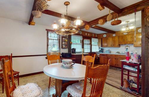 Adirondacks in Style! Lake House with Deck, Fire Pit - Foto 8