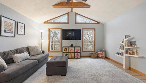 Elegant New England Home with Private Pool - Foto 5