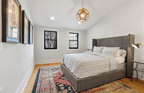 Designer 3 BR Townhome with Beautiful Backyard - Foto 20