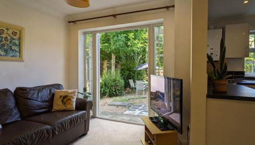 Luxurious & Sunny Garden Flat near Pinner Station - Foto 1