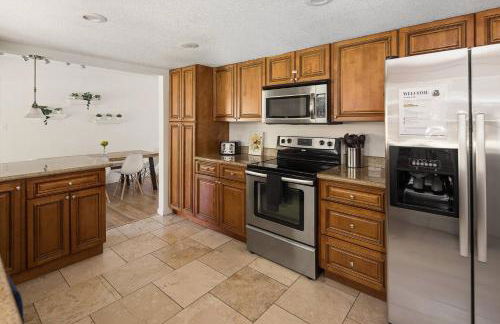 Family Retreat! By Denver + Hot Tub, Sleeps 10! - Foto 48