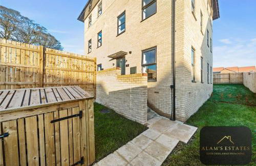 Spacious 2-Bed House, Free Parking, Fast Wi-Fi, Netflix, Contractors Welcome - Photo 47