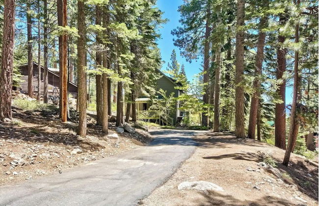 Private Cozy and Central Cabin with Deck by Sierra Getaways - Foto 27