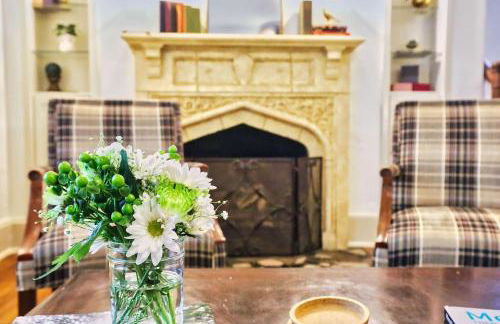 Historic Tudor Home, Heated Pool - Photo 29