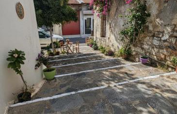 Iselia House - Photo 2