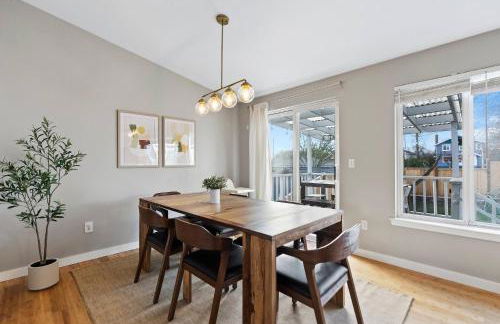 Modern 4BD home in Ballard with A/C, pet-friendly - Foto 26