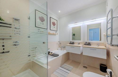 5 star Luxury Palmview apartment with large terrace and communal pool - Foto 34