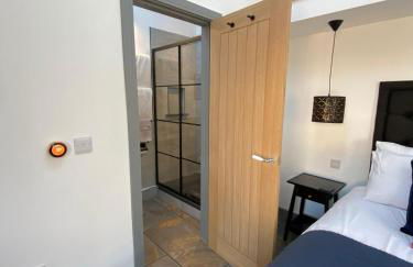 1 bedroom suite in Holt with parking - Photo 3