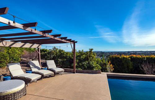 Luxury Home Atop the Hills - Foto 26