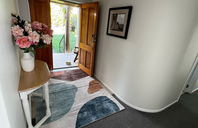 Waiake Beach Apartments - Photo 2