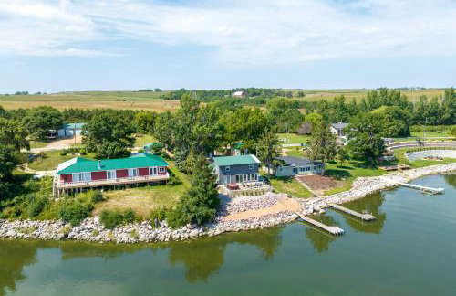 Lakefront Cabin with Patio and Views in Lake Norden - Foto 27