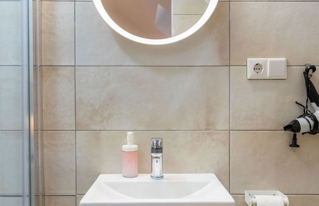 Bright and Cozy Duplex Near City Center - Foto 14