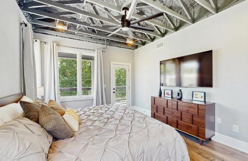 Walkable Gem! Dtwn Chattanooga Base with Balcony - Foto 12