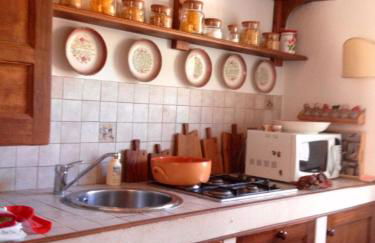 Charming, cozy, and bright apartment - Photo 21