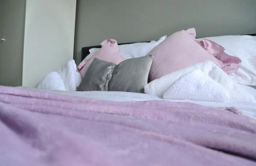 Heathrow Modern House with Parking & Fast WiFi - Foto 14