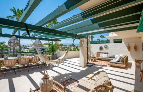 StayatSas Marbella Luxury 2 Bedroom Apartment, 80 m2 Private Terrace, Pools, Walk to Beach & Puerto Banús - Foto 59