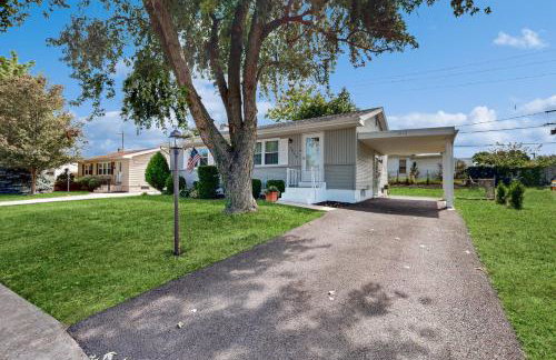 Work and Play! Home 1 Mi to Dtwn and Central Market - Photo 13